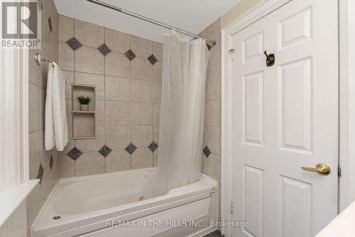 936 Dormer Street, Mississauga, ON - Indoor Photo Showing Bathroom