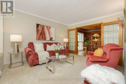 936 Dormer Street, Mississauga, ON - Indoor Photo Showing Living Room