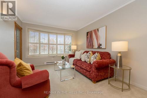 936 Dormer Street, Mississauga, ON - Indoor Photo Showing Living Room