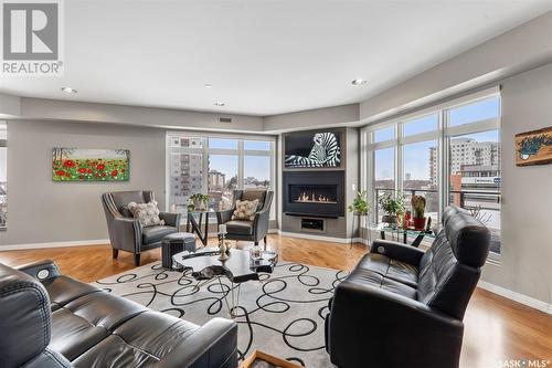 602 922 Broadway Avenue, Saskatoon, SK - Indoor Photo Showing Living Room With Fireplace