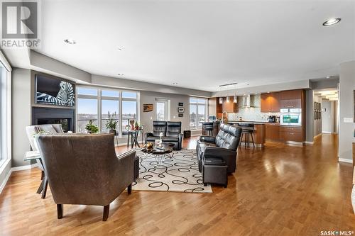 602 922 Broadway Avenue, Saskatoon, SK - Indoor Photo Showing Living Room