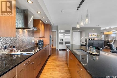 602 922 Broadway Avenue, Saskatoon, SK - Indoor Photo Showing Kitchen With Double Sink With Upgraded Kitchen