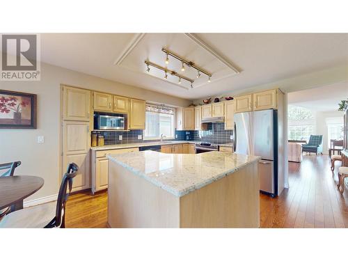 595 Yates Road Unit# 96 Lot# 60, Kelowna, BC - Indoor Photo Showing Kitchen