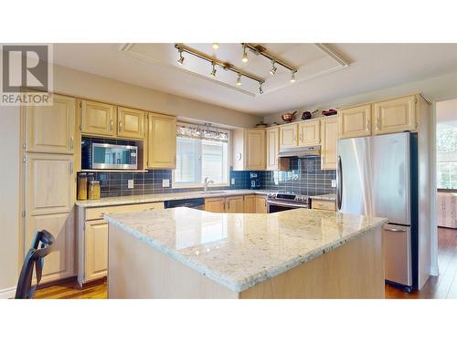 595 Yates Road Unit# 96 Lot# 60, Kelowna, BC - Indoor Photo Showing Kitchen With Stainless Steel Kitchen With Upgraded Kitchen