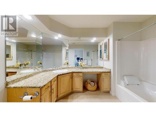 595 Yates Road Unit# 96 Lot# 60, Kelowna, BC - Indoor Photo Showing Bathroom