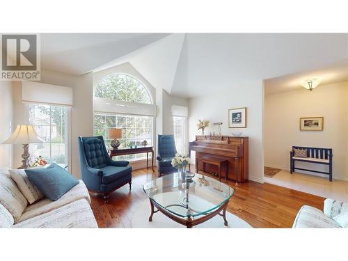 595 Yates Road Unit# 96 Lot# 60, Kelowna, BC - Indoor Photo Showing Living Room