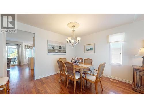 595 Yates Road Unit# 96 Lot# 60, Kelowna, BC - Indoor Photo Showing Dining Room