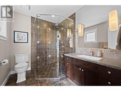 576 Nicola Street Unit# 1, Kamloops, BC - Indoor Photo Showing Bathroom