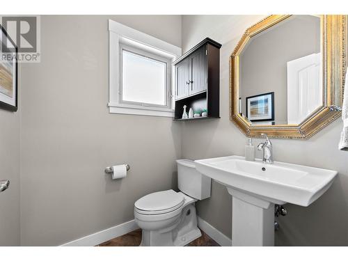 576 Nicola Street Unit# 1, Kamloops, BC - Indoor Photo Showing Bathroom