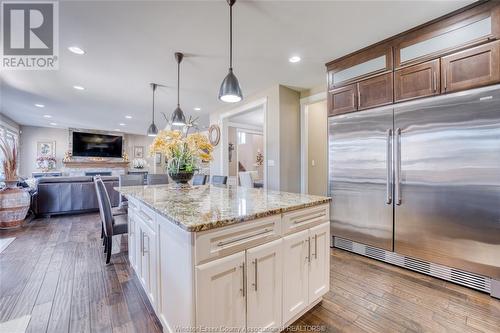 374 Evergreen Drive, Lakeshore, ON - Indoor Photo Showing Kitchen With Upgraded Kitchen