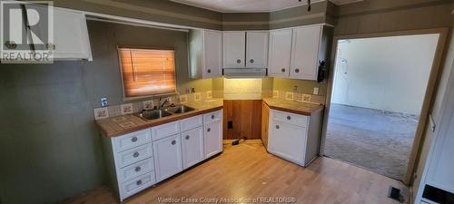 22 Robin Crescent, Lakeshore, ON - Indoor Photo Showing Kitchen With Double Sink