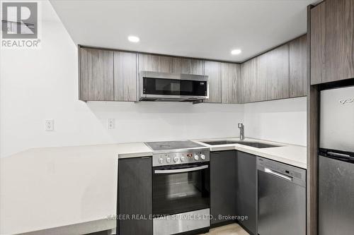 1371 Gull Crossing, Pickering (Bay Ridges), ON - Indoor Photo Showing Kitchen With Upgraded Kitchen