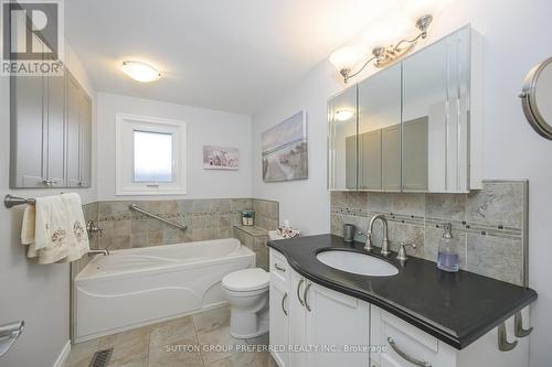 1 Roland Lane, London, ON - Indoor Photo Showing Bathroom