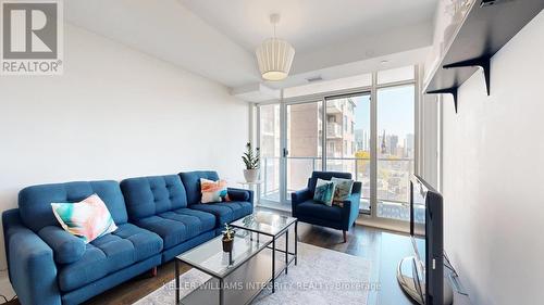 908 - 255 Bay Street, Ottawa, ON - Indoor Photo Showing Living Room