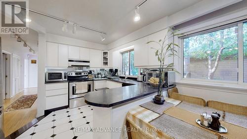 15 Foxwarren Drive, Toronto, ON - Indoor Photo Showing Kitchen