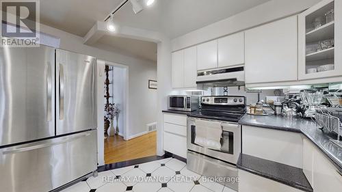 15 Foxwarren Drive, Toronto, ON - Indoor Photo Showing Kitchen