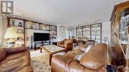 15 Foxwarren Drive, Toronto, ON - Indoor Photo Showing Living Room