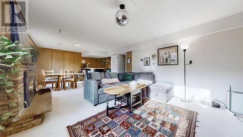 15 Foxwarren Drive, Toronto, ON - Indoor Photo Showing Living Room