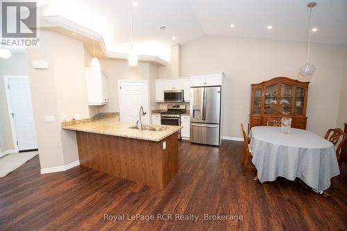 102 Broomer Crescent, Wellington North (Mount Forest), ON - Indoor Photo Showing Kitchen