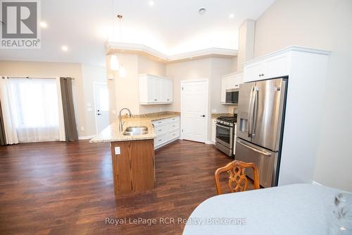 102 Broomer Crescent, Wellington North (Mount Forest), ON - Indoor Photo Showing Kitchen