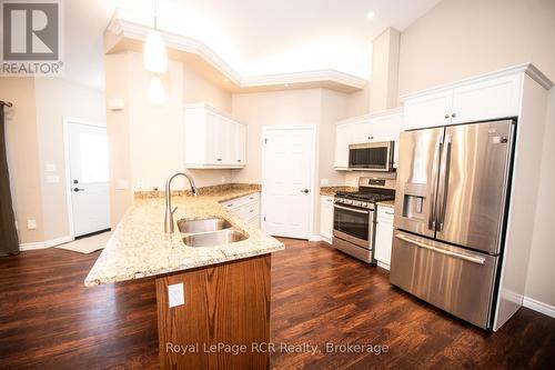 102 Broomer Crescent, Wellington North (Mount Forest), ON - Indoor Photo Showing Kitchen With Double Sink