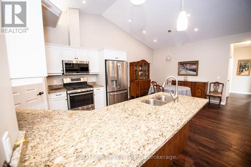 102 Broomer Crescent, Wellington North (Mount Forest), ON - Indoor Photo Showing Kitchen With Double Sink With Upgraded Kitchen