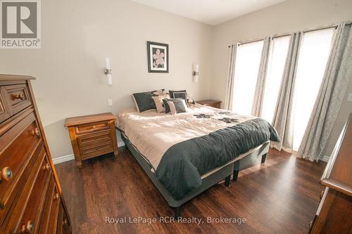 102 Broomer Crescent, Wellington North (Mount Forest), ON - Indoor Photo Showing Bedroom