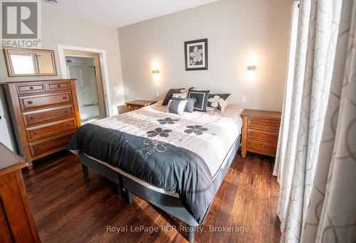 102 Broomer Crescent, Wellington North (Mount Forest), ON - Indoor Photo Showing Bedroom