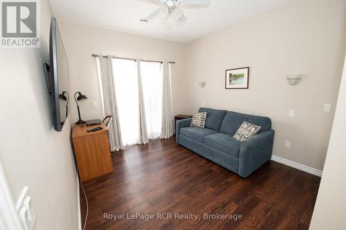 102 Broomer Crescent, Wellington North (Mount Forest), ON - Indoor Photo Showing Living Room