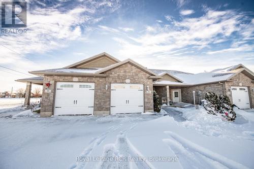 102 Broomer Crescent, Wellington North (Mount Forest), ON - Outdoor With Facade