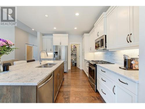 12764 Cliffshore Drive, Lake Country, BC - Indoor Photo Showing Kitchen With Double Sink With Upgraded Kitchen