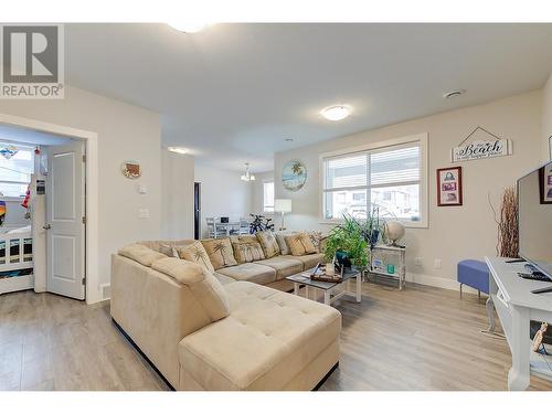 12764 Cliffshore Drive, Lake Country, BC - Indoor Photo Showing Living Room