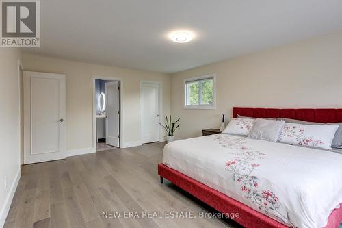 2141 Cartier Crescent, Burlington, ON - Indoor Photo Showing Bedroom