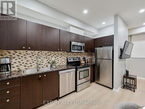 8 - 68 Winston Park Boulevard, Toronto, ON - Indoor Photo Showing Kitchen With Stainless Steel Kitchen With Upgraded Kitchen