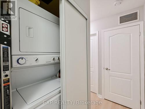 8 - 68 Winston Park Boulevard, Toronto, ON - Indoor Photo Showing Laundry Room