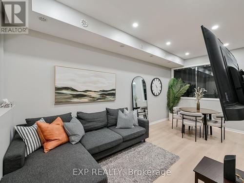 8 - 68 Winston Park Boulevard, Toronto, ON - Indoor Photo Showing Living Room