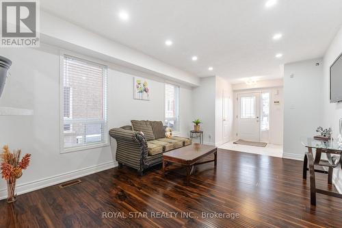 114 Penbridge Circle, Brampton, ON - Indoor Photo Showing Living Room