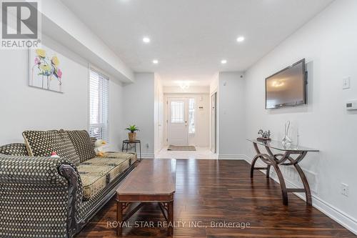 114 Penbridge Circle, Brampton, ON - Indoor Photo Showing Living Room