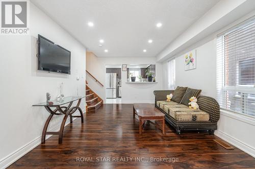 114 Penbridge Circle, Brampton, ON - Indoor Photo Showing Living Room