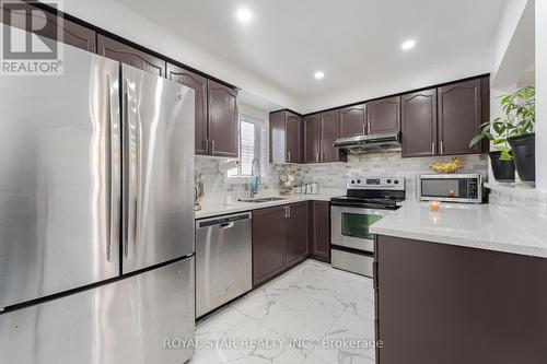 114 Penbridge Circle, Brampton, ON - Indoor Photo Showing Kitchen With Upgraded Kitchen