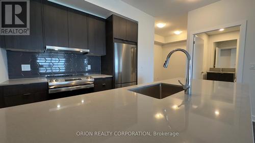 3002 - 4130 Parkside Village Drive, Mississauga, ON - Indoor Photo Showing Kitchen With Upgraded Kitchen