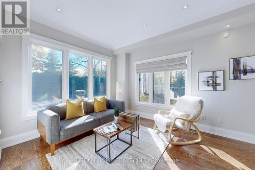 920 Glendale Court, Burlington, ON - Indoor Photo Showing Living Room