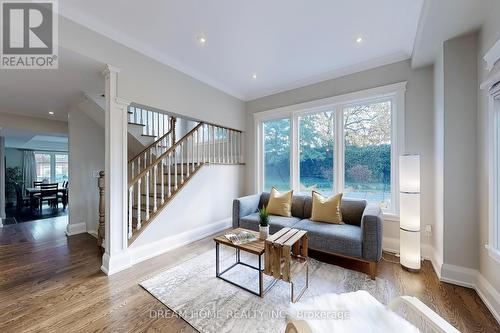 920 Glendale Court, Burlington, ON - Indoor Photo Showing Living Room