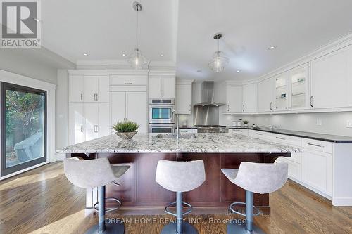 920 Glendale Court, Burlington, ON - Indoor Photo Showing Kitchen With Upgraded Kitchen