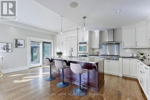 920 Glendale Court, Burlington, ON - Indoor Photo Showing Kitchen With Upgraded Kitchen