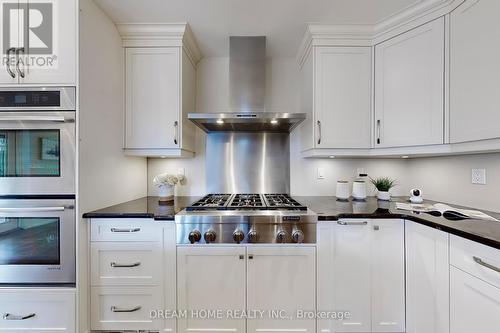 920 Glendale Court, Burlington, ON - Indoor Photo Showing Kitchen With Upgraded Kitchen