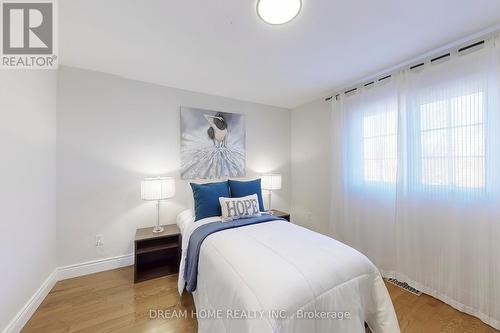 920 Glendale Court, Burlington, ON - Indoor Photo Showing Bedroom