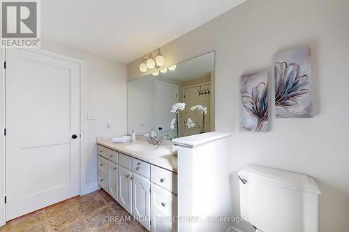 920 Glendale Court, Burlington, ON - Indoor Photo Showing Bathroom