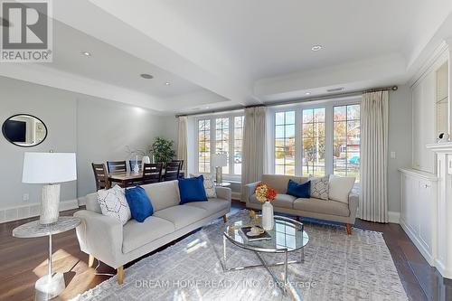 920 Glendale Court, Burlington, ON - Indoor Photo Showing Living Room