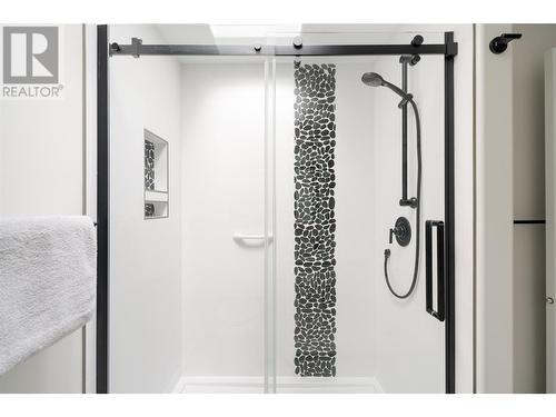 Designer tile full height shower with new door and all new plumbing and niche - 2365 Stillingfleet Road Unit# 360, Kelowna, BC - Indoor